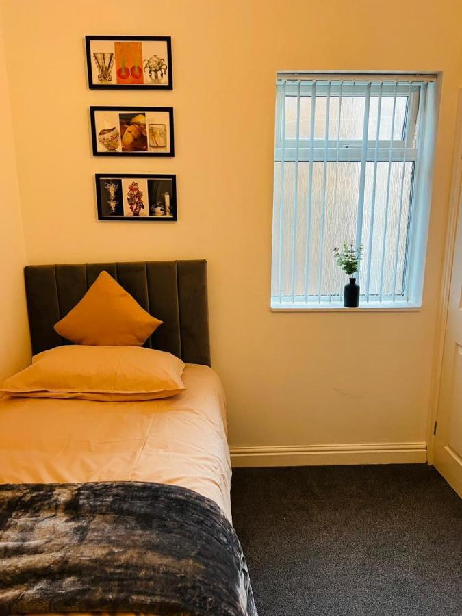 Luxury Double & Single Rooms With En-Suite Private Bathroom In City Centre Stoke On Trent Extérieur photo