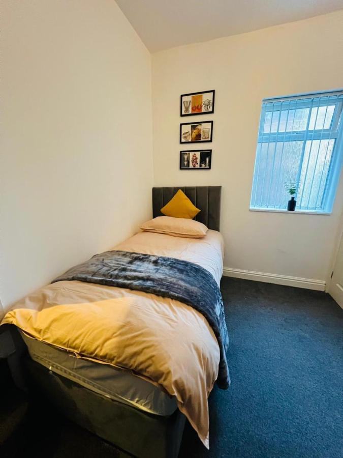 Luxury Double & Single Rooms With En-Suite Private Bathroom In City Centre Stoke On Trent Extérieur photo