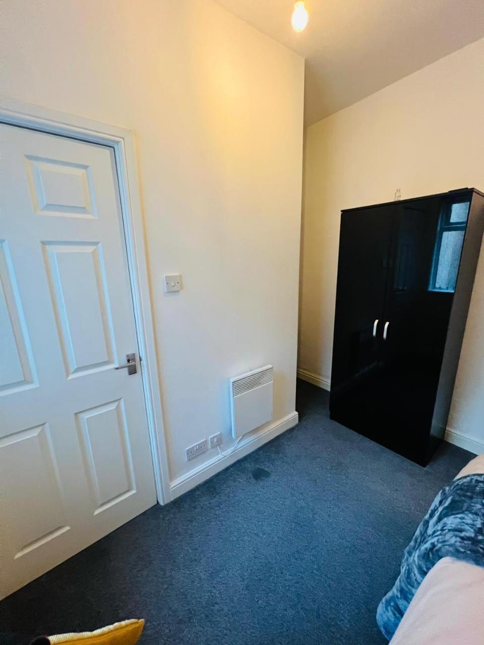 Luxury Double & Single Rooms With En-Suite Private Bathroom In City Centre Stoke On Trent Extérieur photo